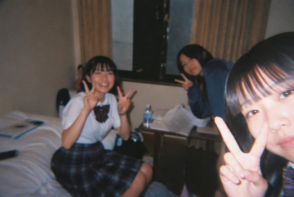 Nostalgic Disposable Camera Snap Prompt preview image 1