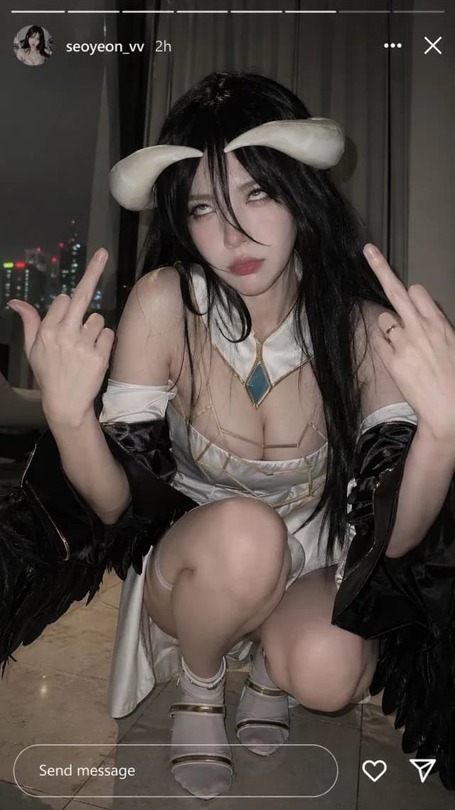Albedo Cosplay Instagram Story preview image 1